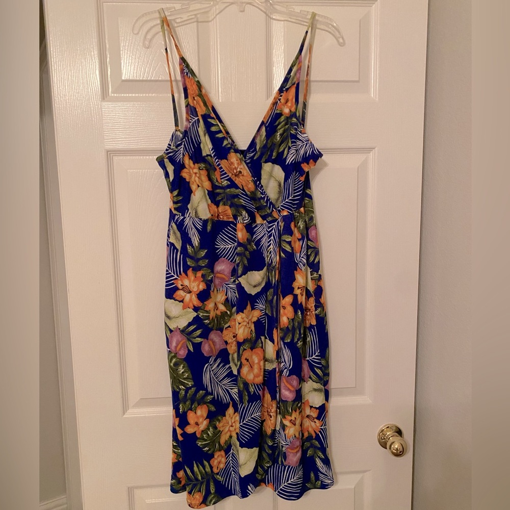 NWOT Hawaiian print wrap dress 🌺